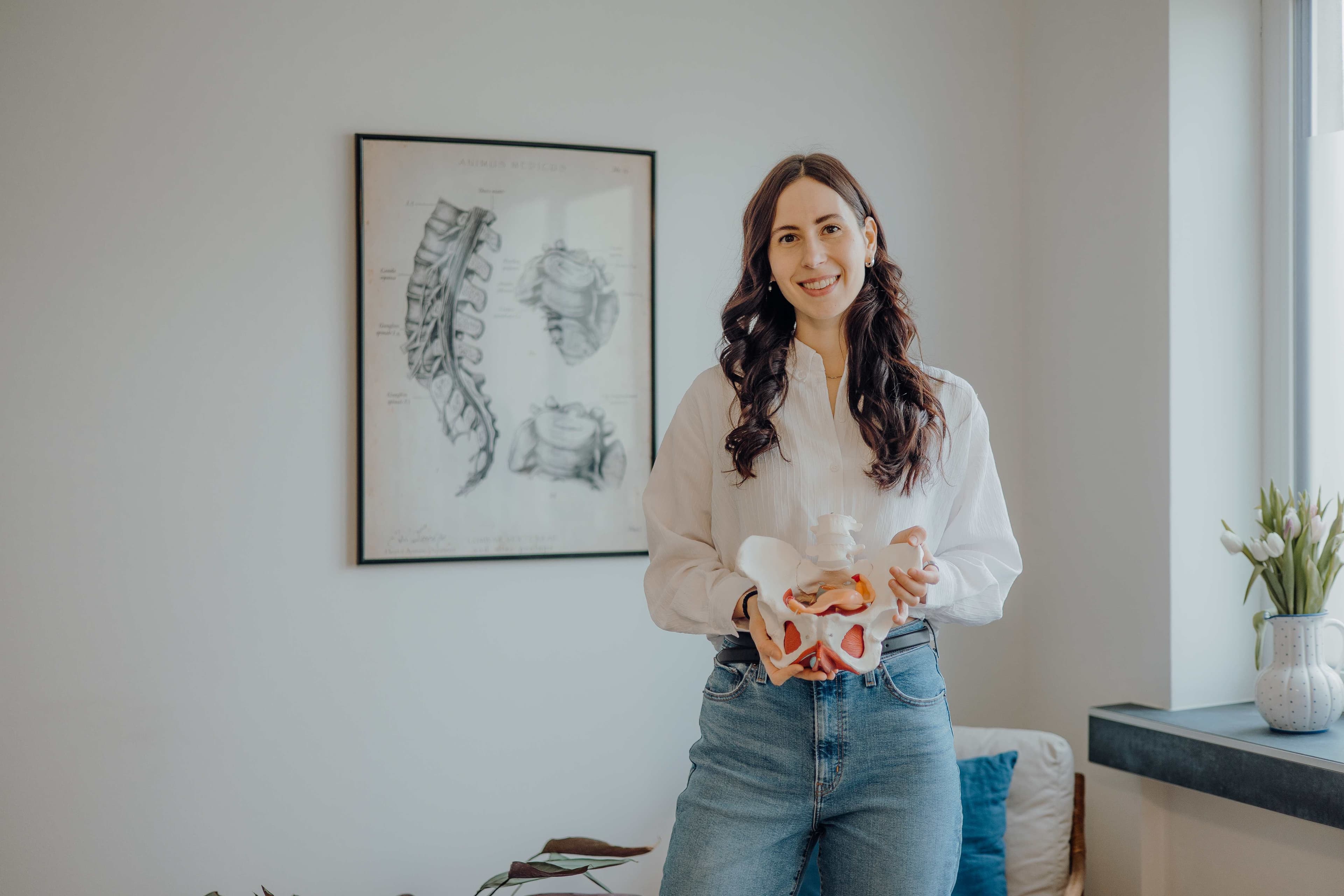 Theresa Lang - Physiotherapeutin in ihrer Praxis